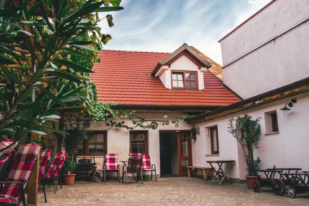 Apartman Alva 3 Mikulov Bagian luar foto